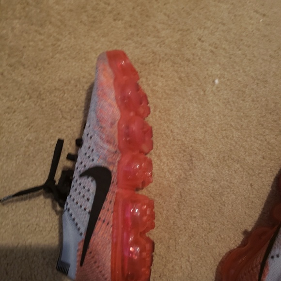 Nike - Picture 3 of 4